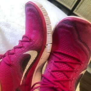 Nike free fly knit sneakers! Like new! Tennis shoe